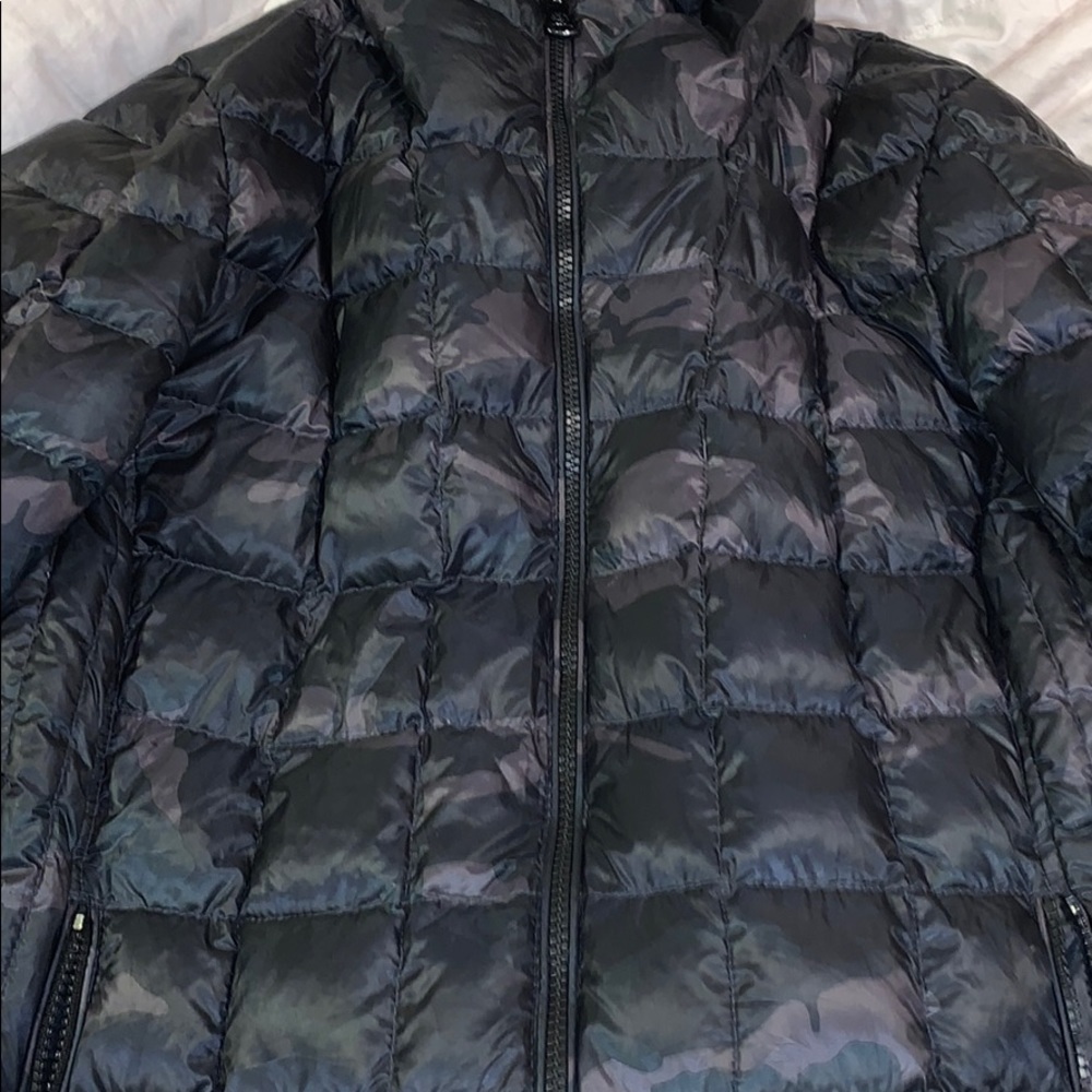 NWOT VINCE CAMUTO LIGHTWEIGHT DOWN JACKET.
